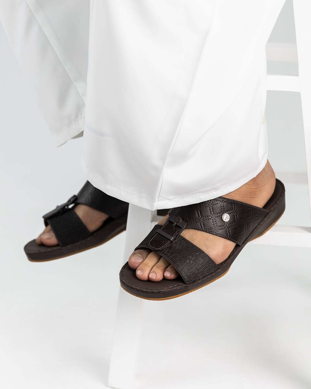 JELD Black Embossed Raised Sole Sandal