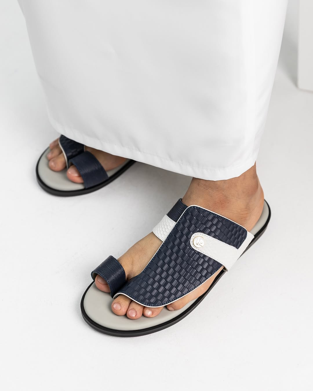 JELD Navy & White Woven Two-Tone Flat Leather Sandal
