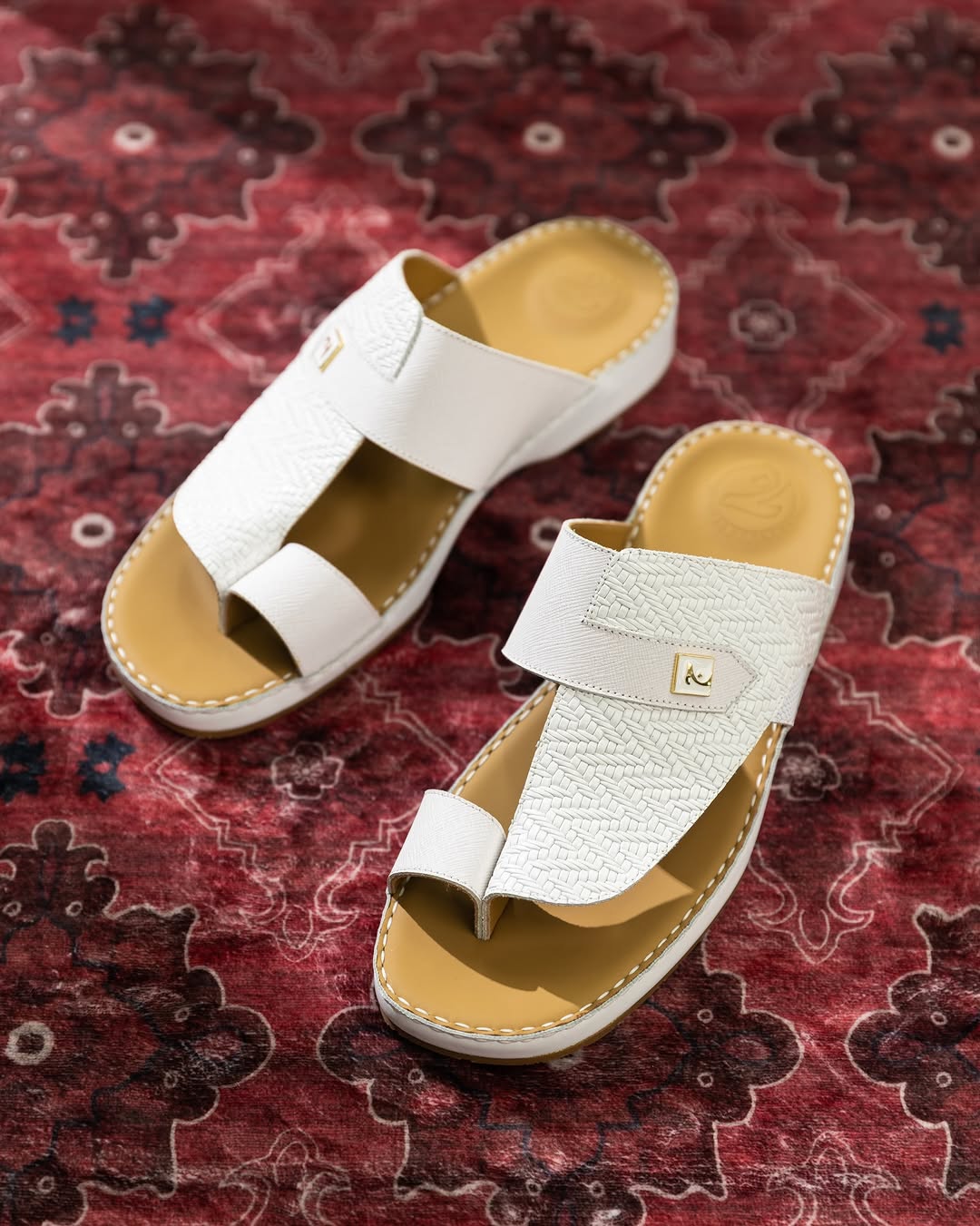 JELD White Croc-Embossed Raised Sole Sandal