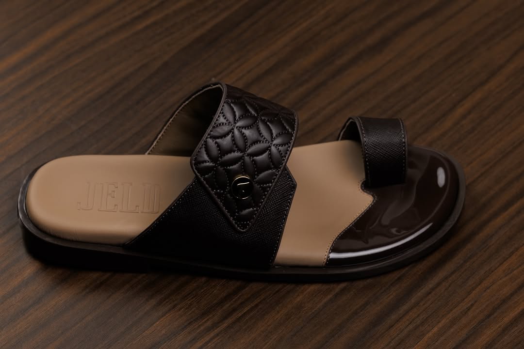 JELD Black Quilted Premium Crepe-Sole Sandal