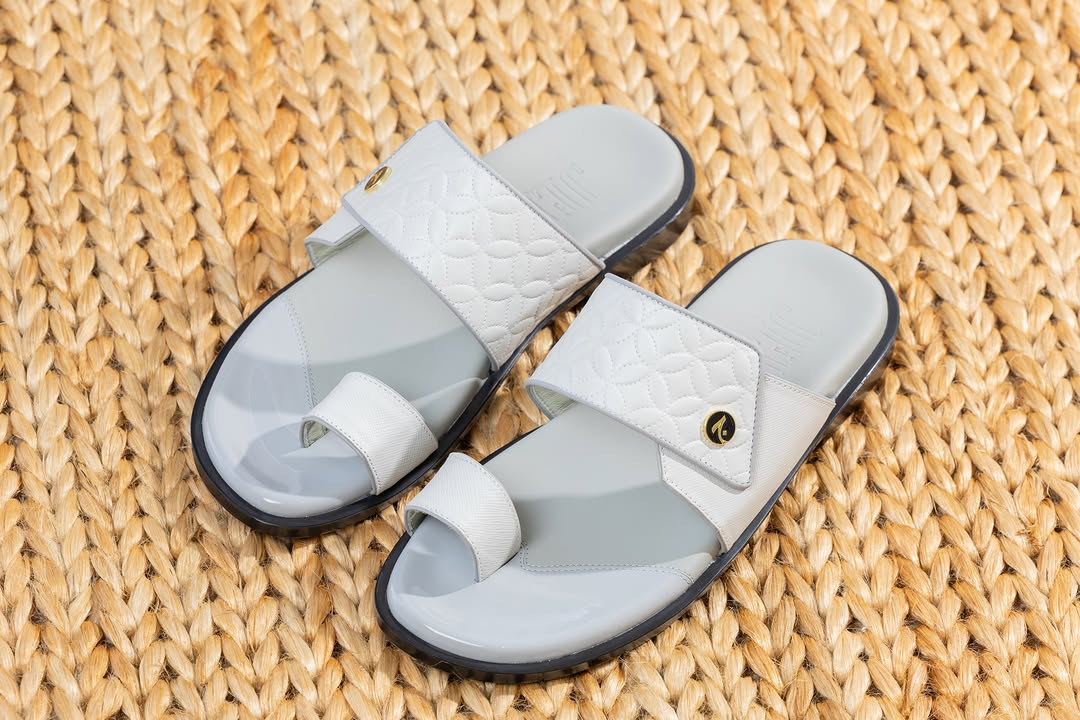 JELD White Quilted Reinforced Heel Sandal