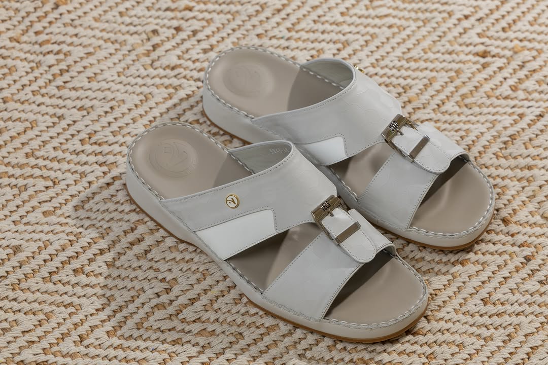 JELD Pearl Grey Smooth Double-Strap Raised Sole Sandal