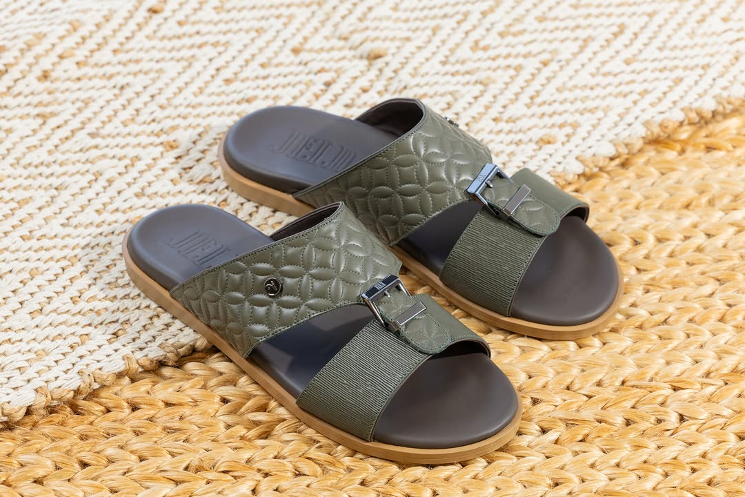 JELD Olive Quilted With Buckle Flat Leather Sandal