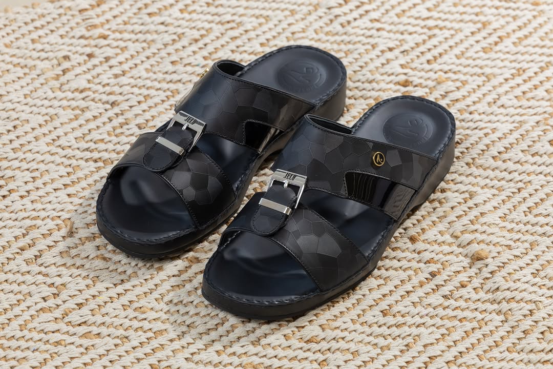JELD Black Quilted With Buckle Raised Sole Sandal