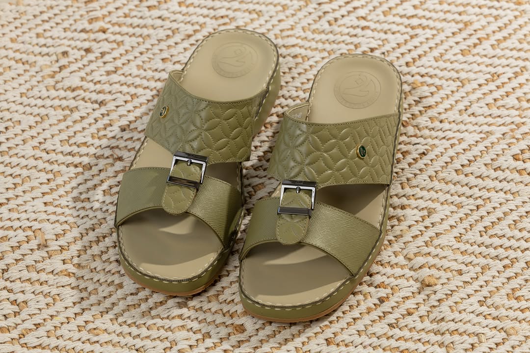 JELD Olive Quilted Twin-Buckle Flat Leather Sandal